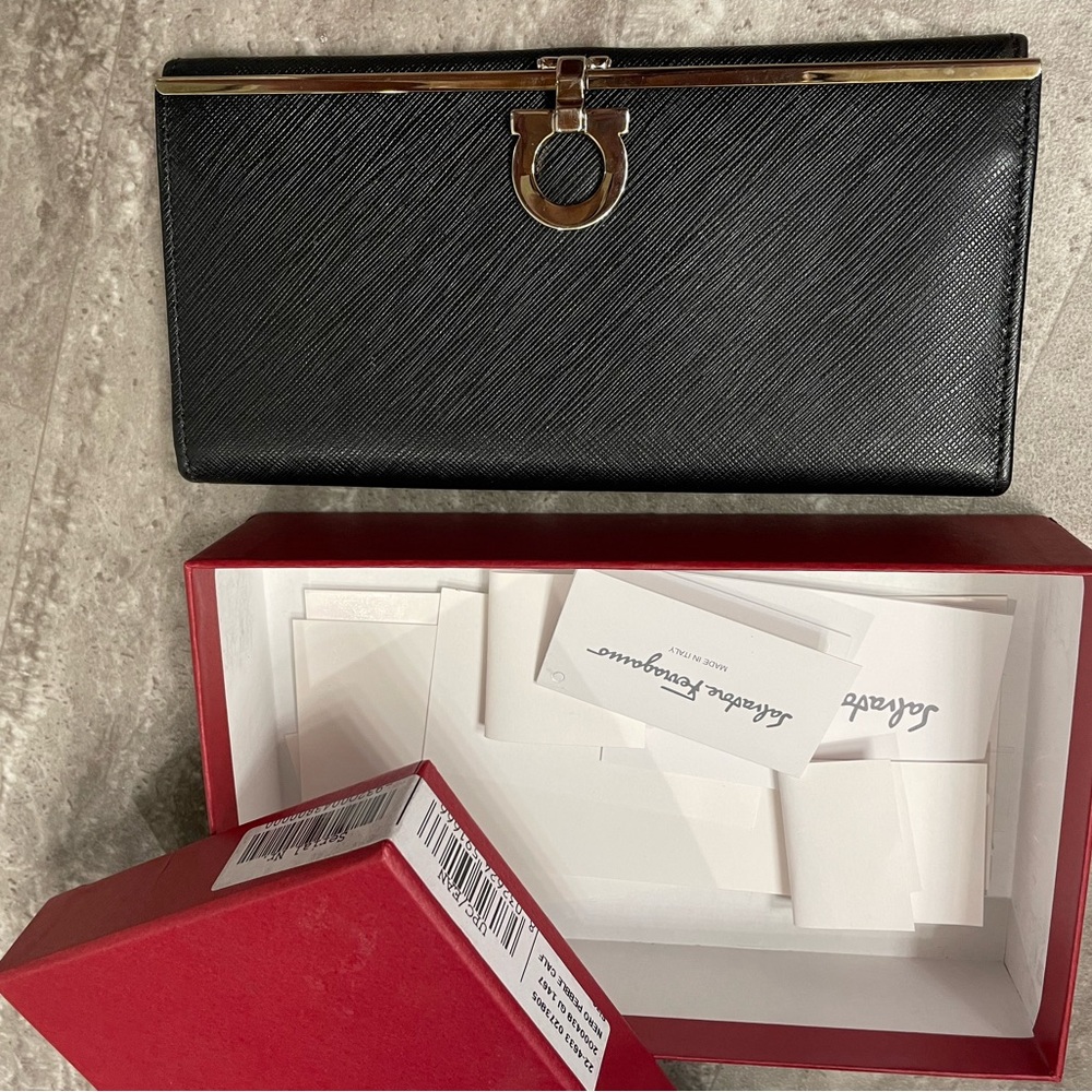 100% Authentic Salvatore Ferragamo Black Wallet - Picture 12 of 12